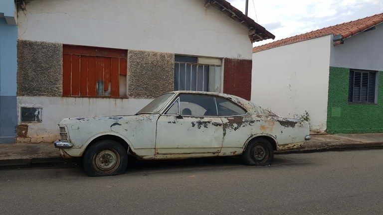 Carro Abandonado Carro Abandonado