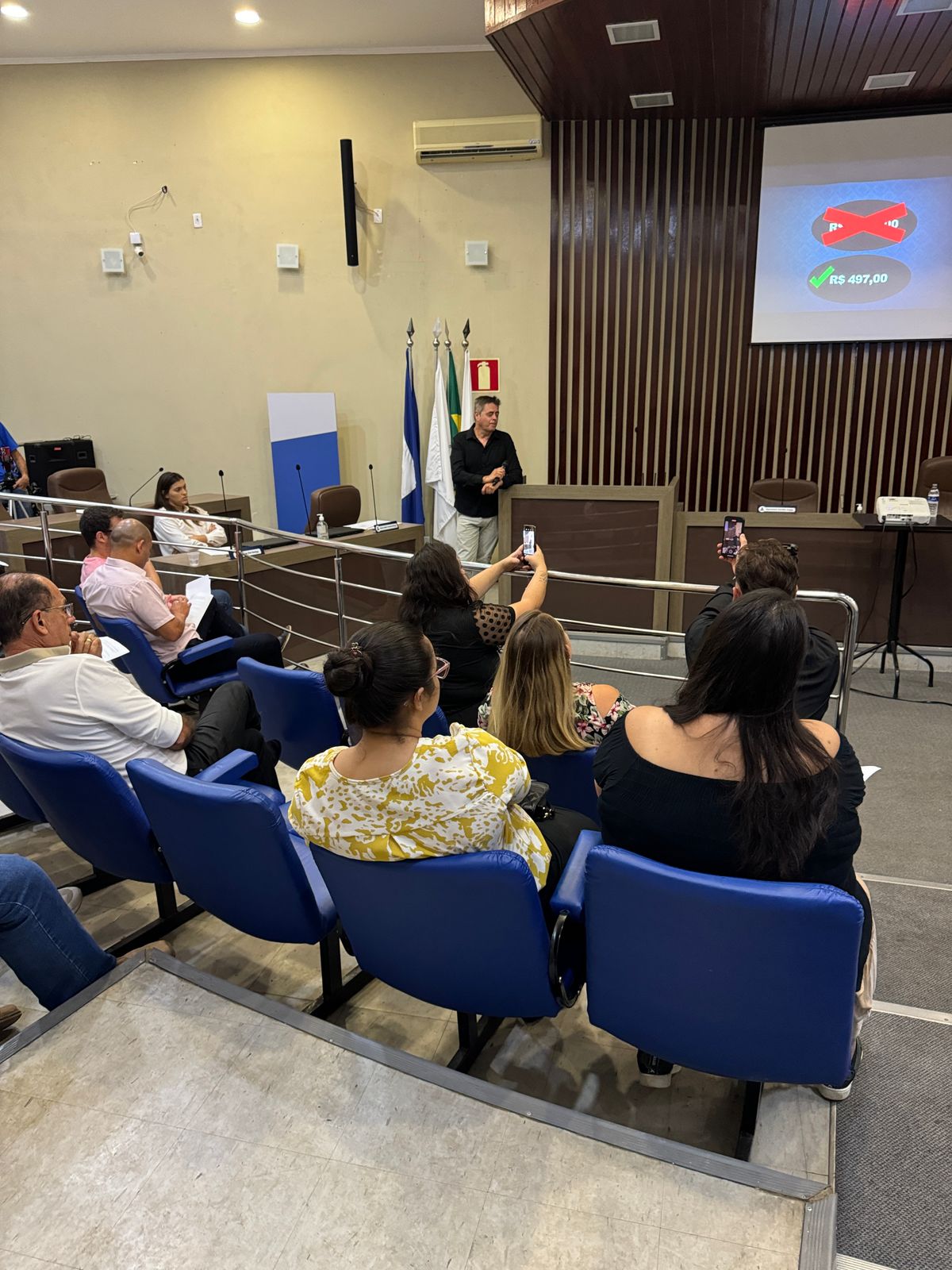 Café Empresarial no Plenário da Câmara Municipal de Itaú de Minas. 