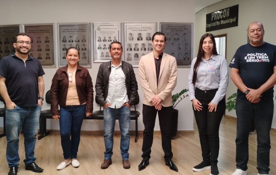 Câmara recebe a visita de membros do legislativo de São João Batista do Glória.