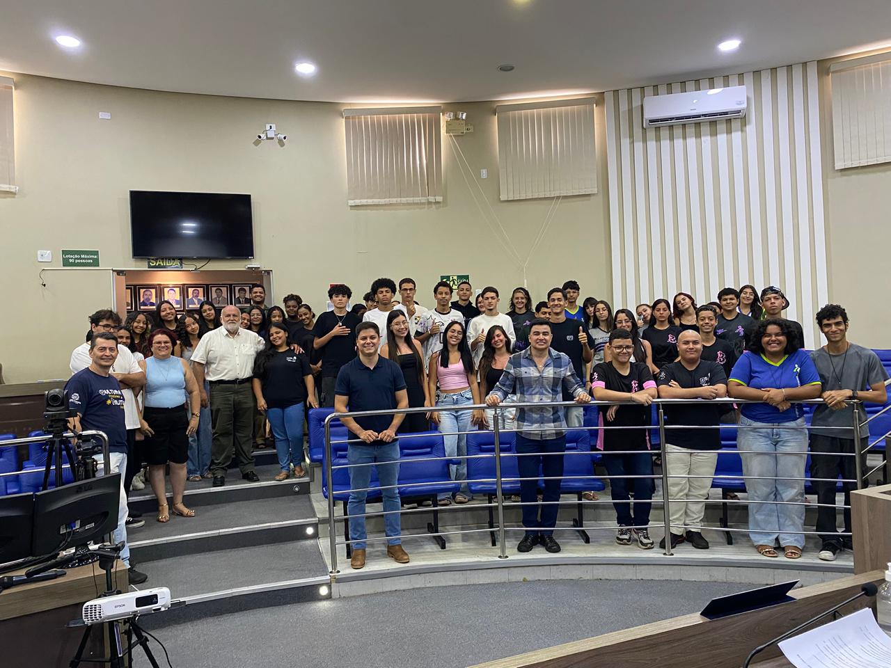 Palestra sobre os três poderes para alunos da Escola Ary Pimenta Bugelli