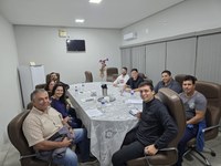 Reunião para tratar sobre transporte de estudantes.