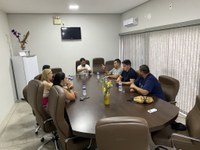 Reunião sobre saúde e falta de medicamentos e insumos na Farmácia Municipal